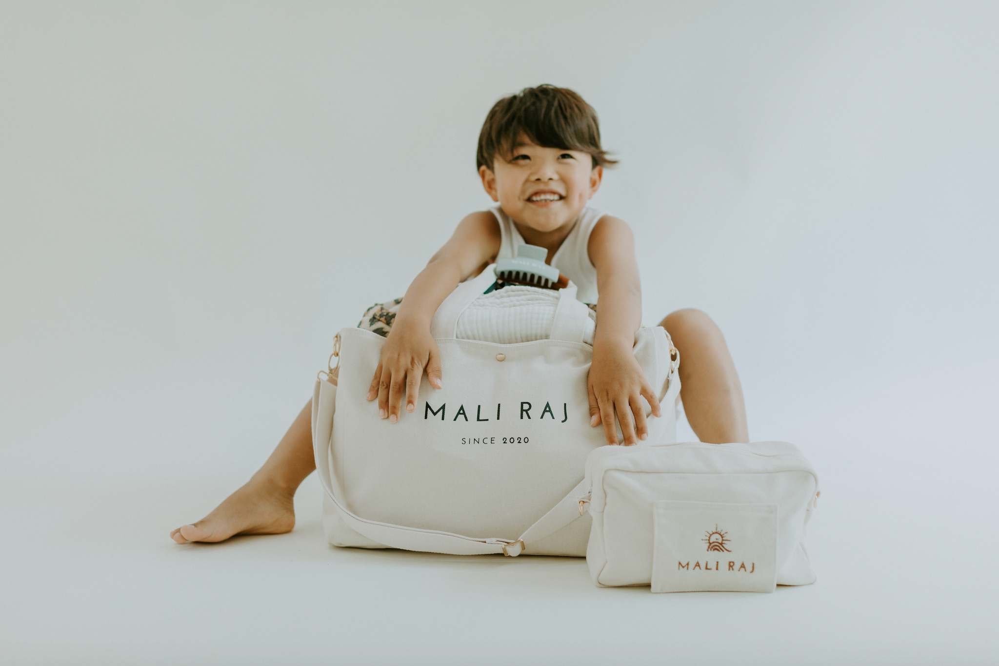 MALIRAJ マリライ　オムツポーチ FAMILY BAG DIAPER POUCH IVORY（単品） – MALI RAJ